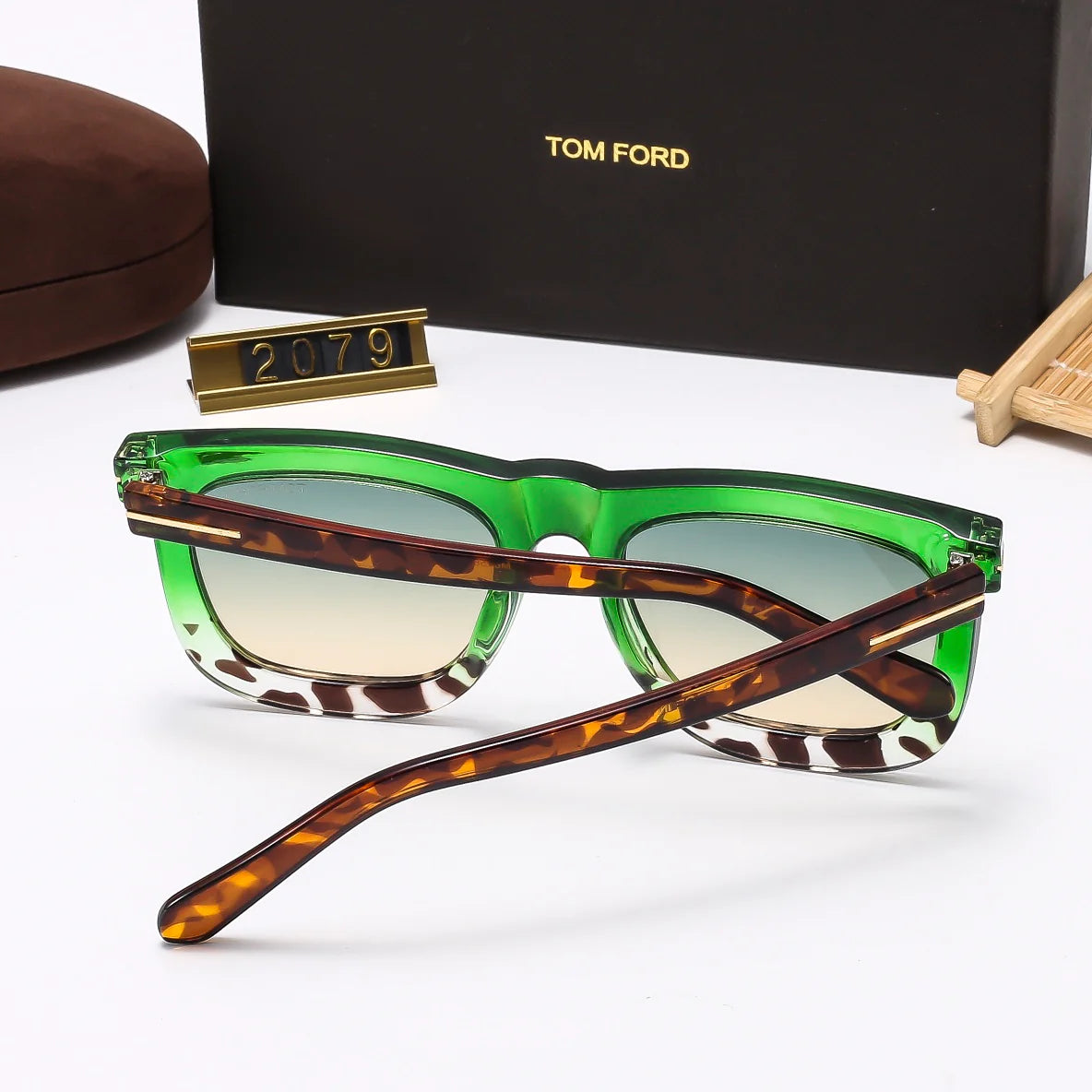 Fashion hot 8 color sunglasses 2079